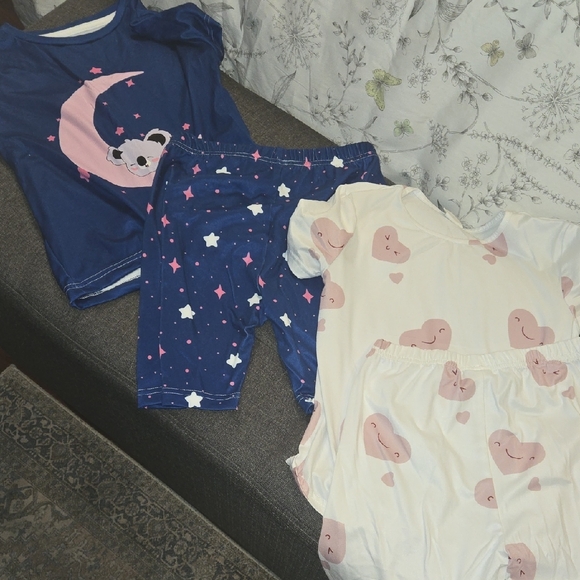 SHEIN Other - SHEIN Kids' Pajama Set with Moon and Heart Prints